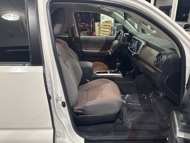 Used 2023 Toyota Tacoma SR5 w/ Technology Package image 34