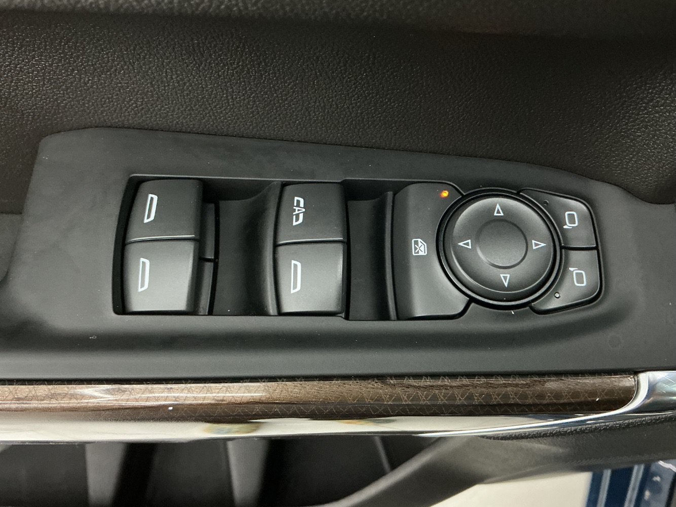 Used 2022 Chevrolet Silverado 1500 LT AWD/4WD image 37