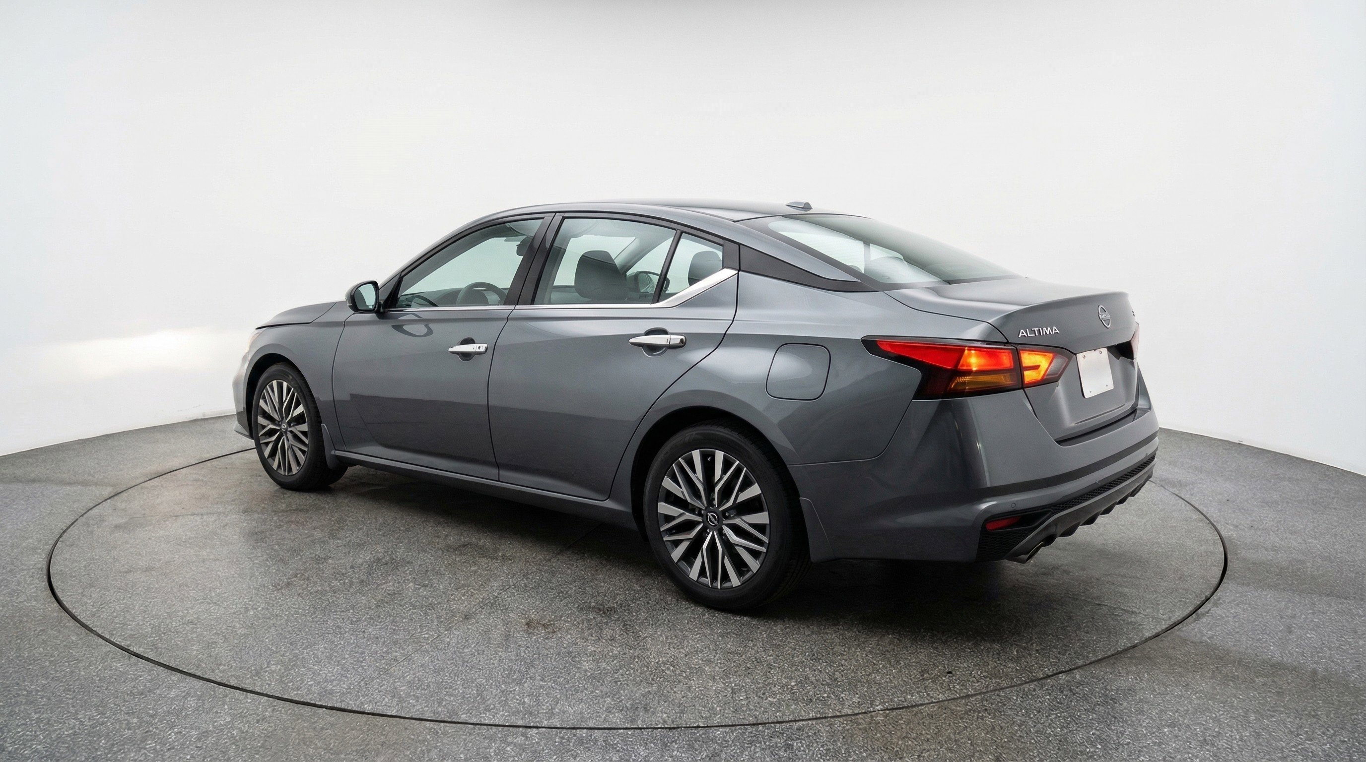 Used 2025 Nissan Altima 2.5 SV image 6