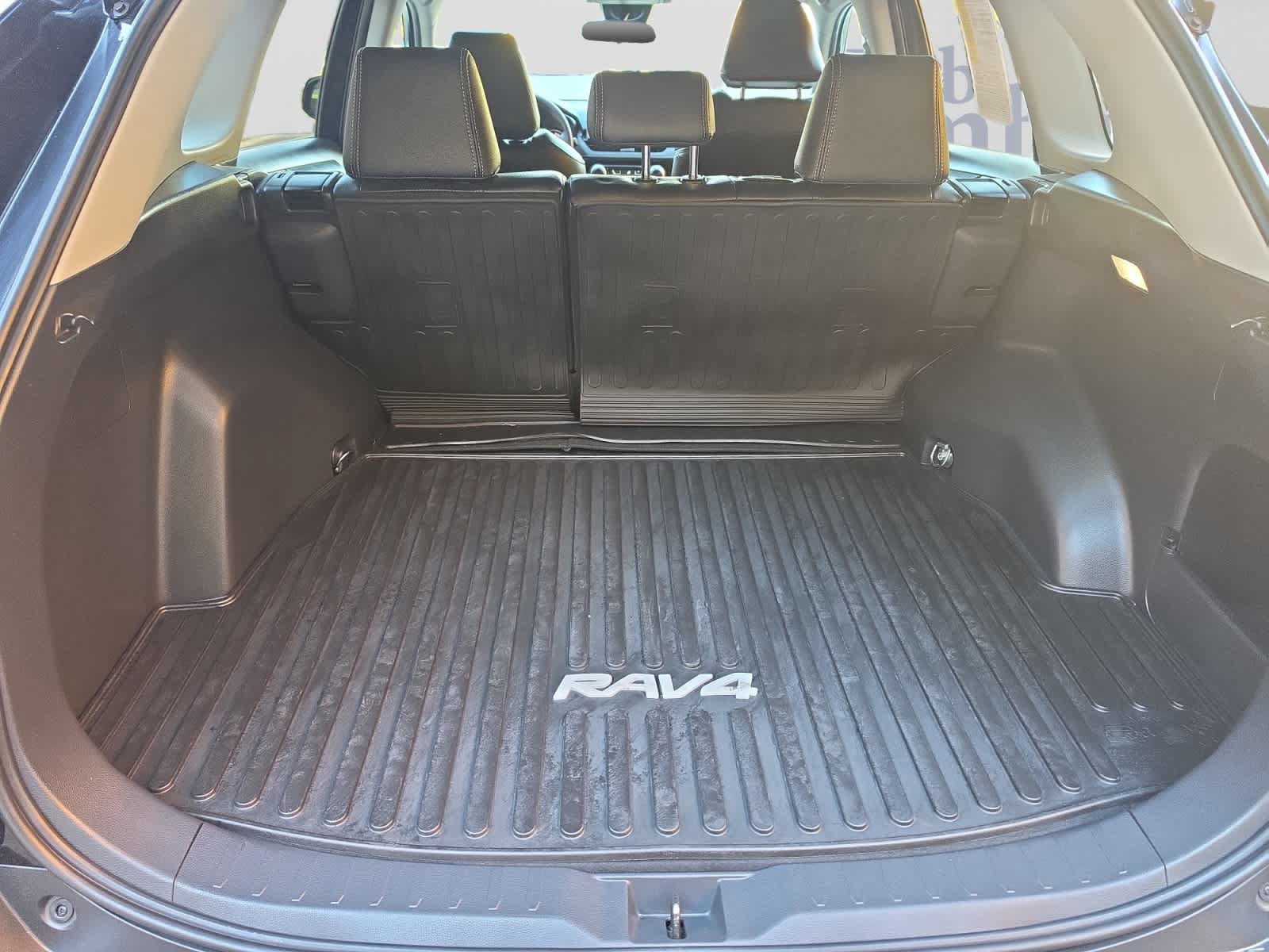 Used 2024 Toyota RAV4 LE AWD/4WD image 4