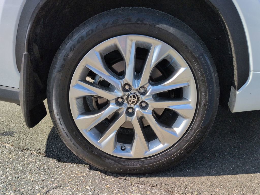 Used 2024 Toyota Highlander Limited AWD/4WD image 29