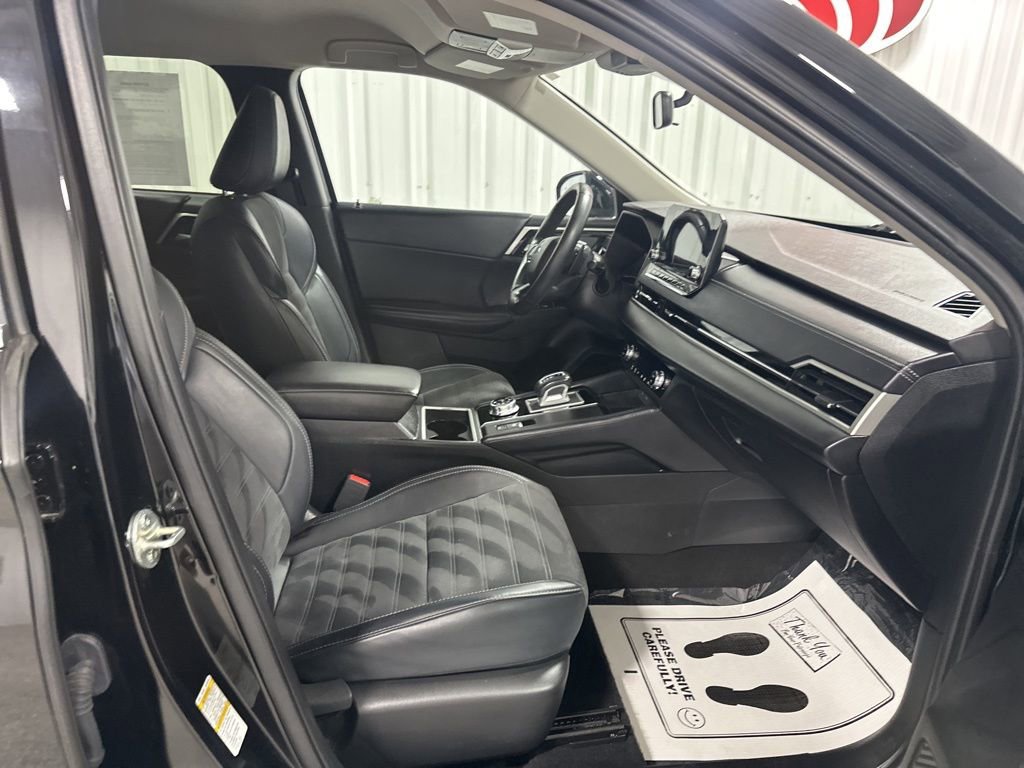 Used 2024 Mitsubishi Outlander AWD image 26