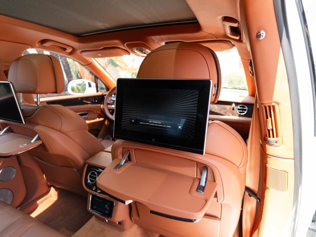 Used 2022 Bentley Bentayga AWD/4WD image 21