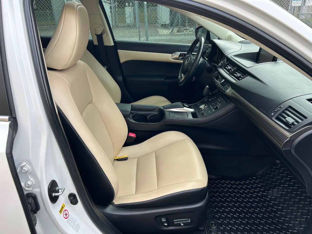 Used 2014 Lexus CT 200h FWD image 18