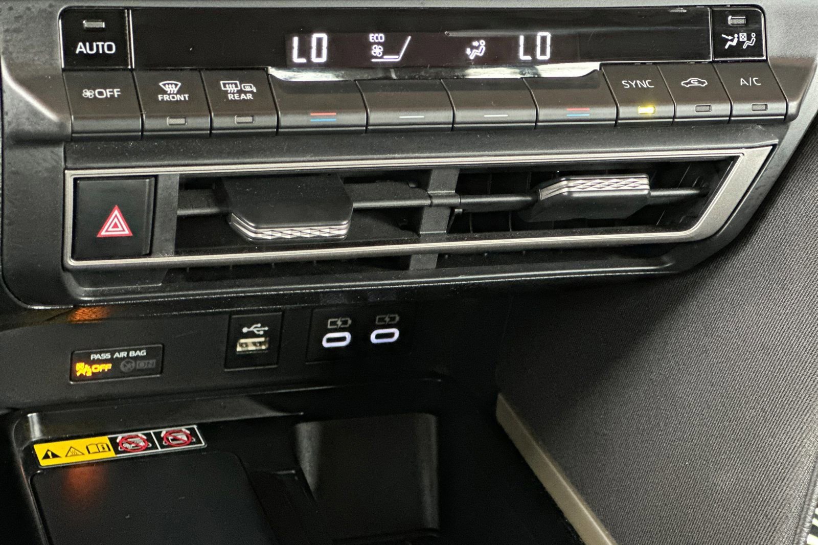 Used 2025 Toyota Camry LE image 19