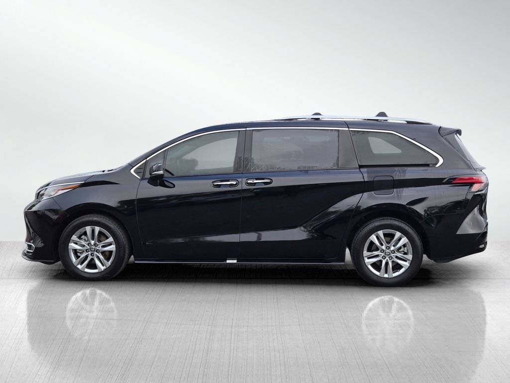Used 2023 Toyota Sienna Limited AWD/4WD image 7