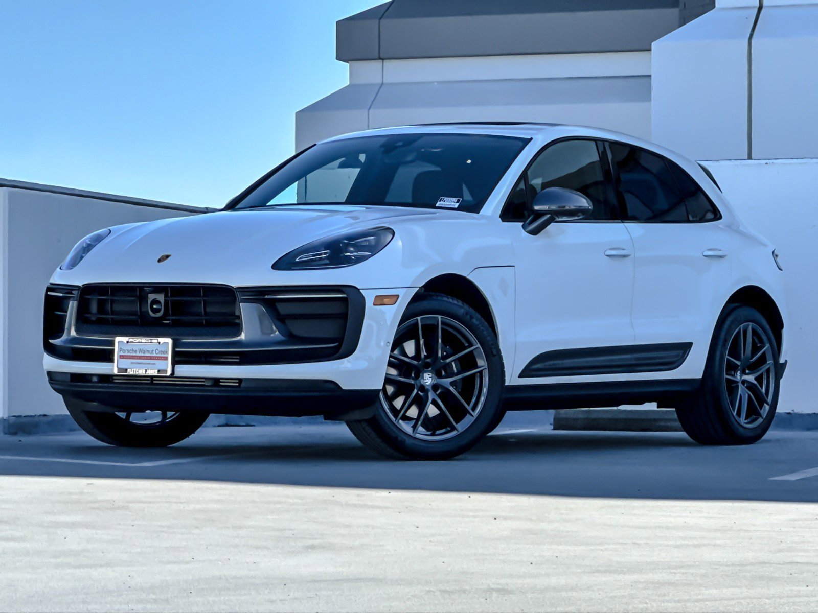 Certified 2025 Porsche Macan Turbo image 1