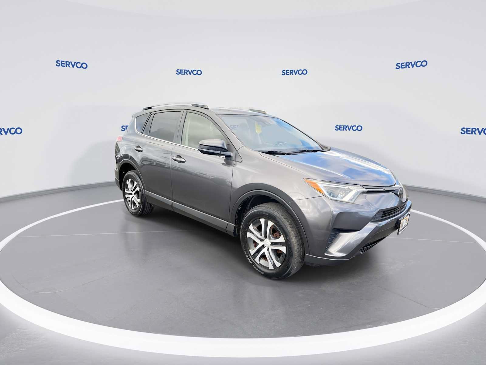 Used 2018 Toyota RAV4 LE FWD image 2