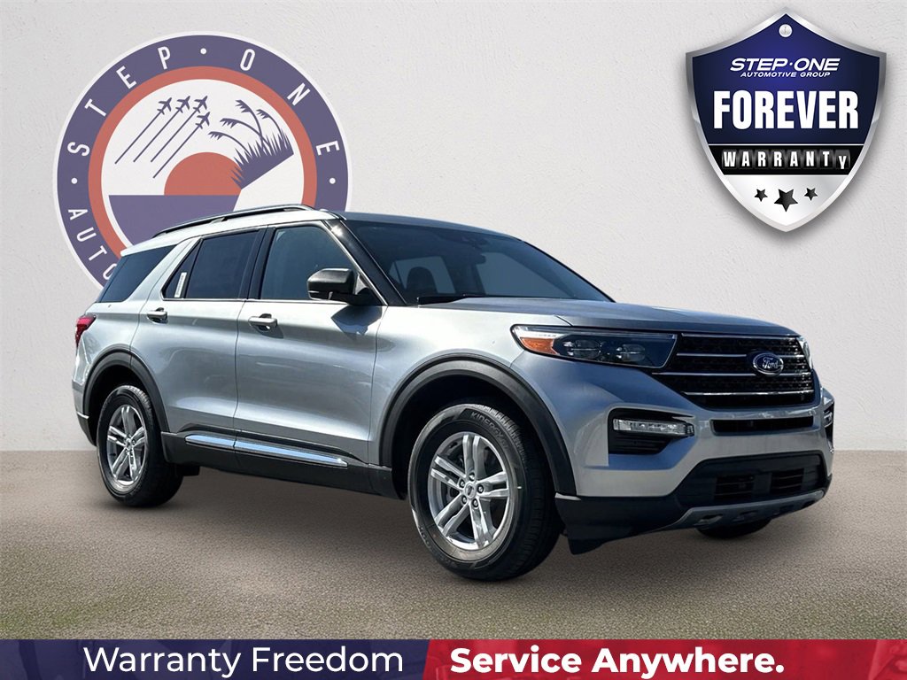 New 2024 Ford Explorer XLT w/ Equipment Group 202A