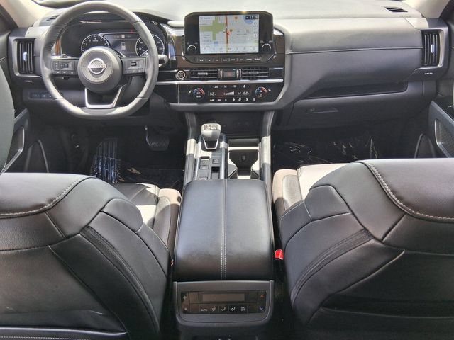 Used 2024 Nissan Pathfinder SL FWD image 16