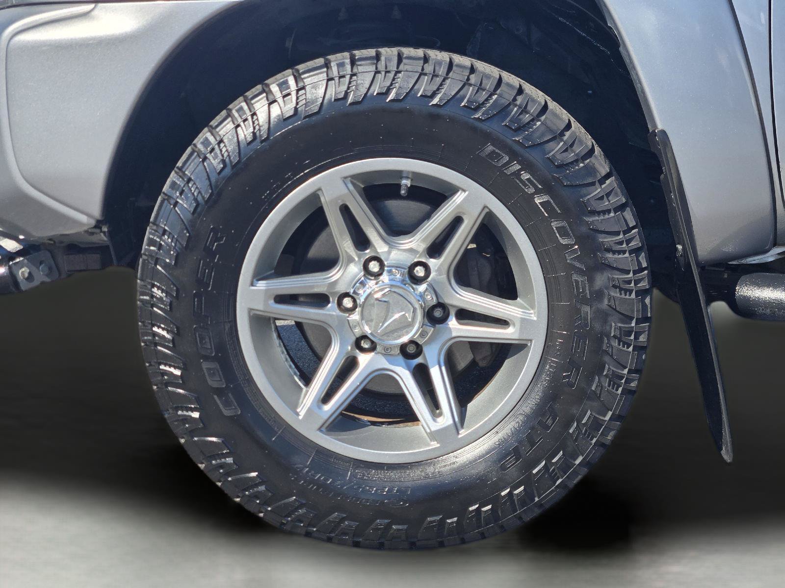 Used 2014 Toyota Tacoma PreRunner w/ SR5 Package RWD image 11