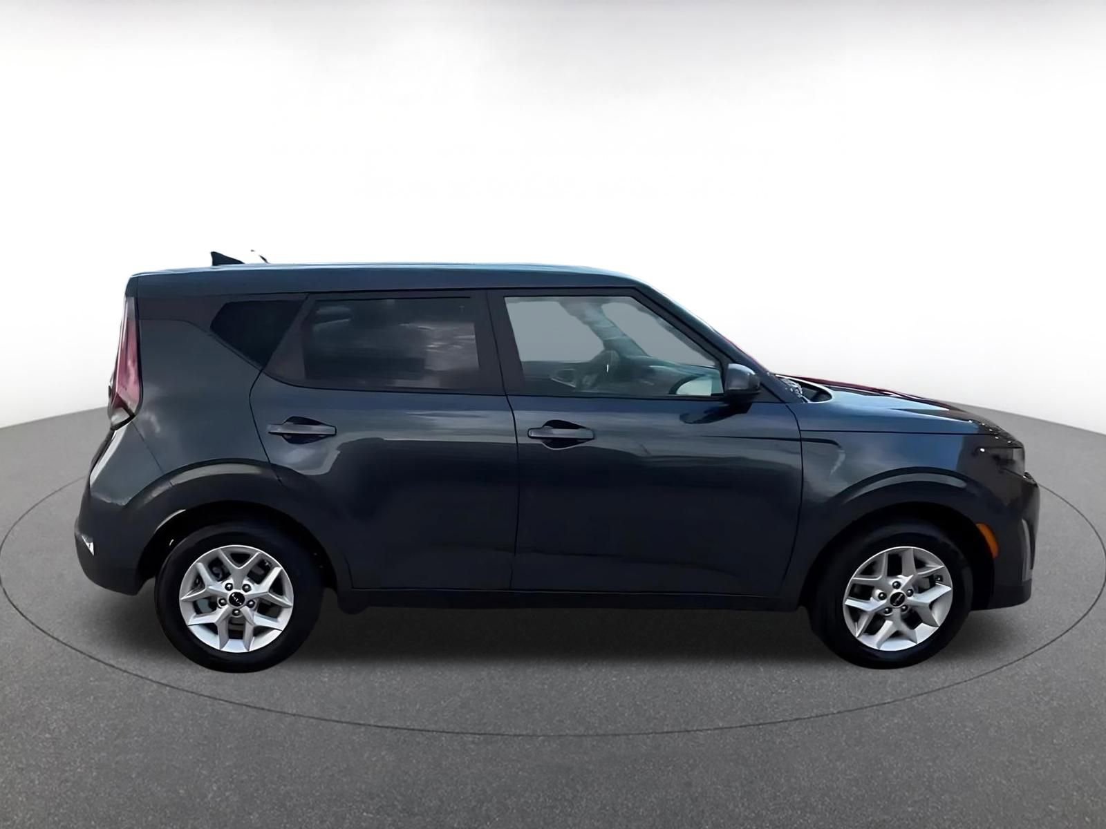 Used 2025 Kia Soul LX w/ Option Group 015 image 16