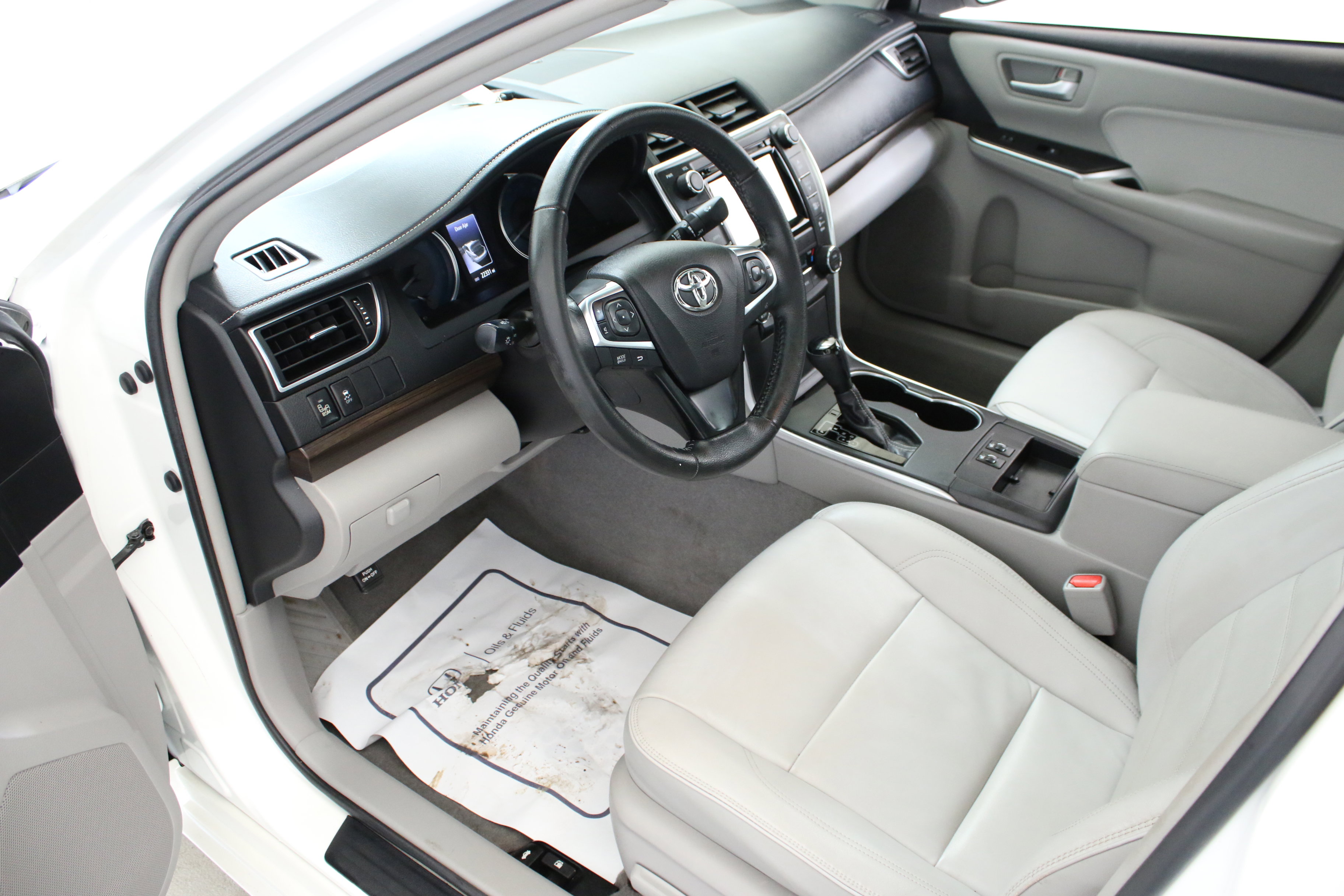 Used 2017 Toyota Camry XLE FWD image 22