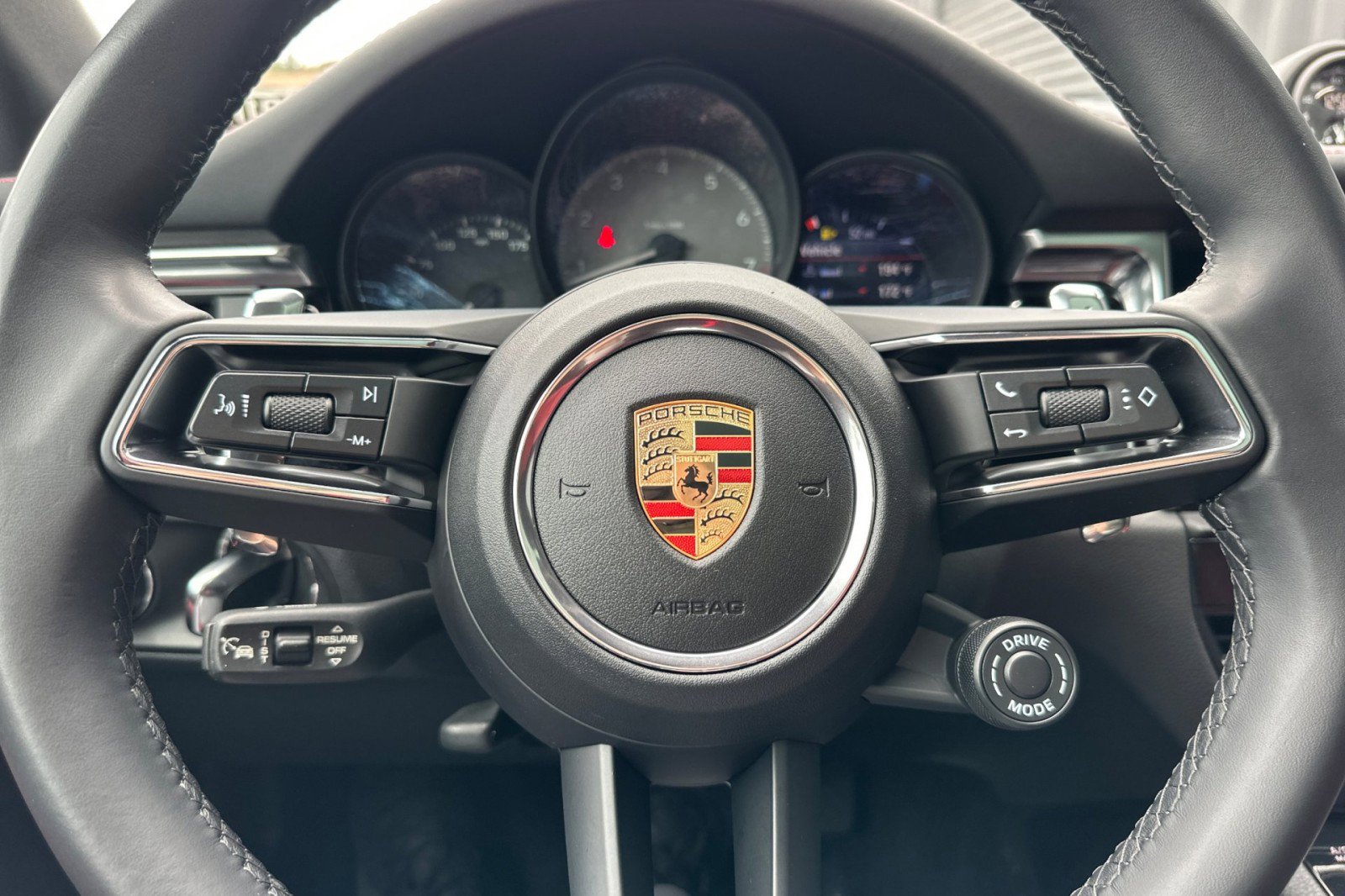 Certified 2024 Porsche Macan S AWD/4WD image 24