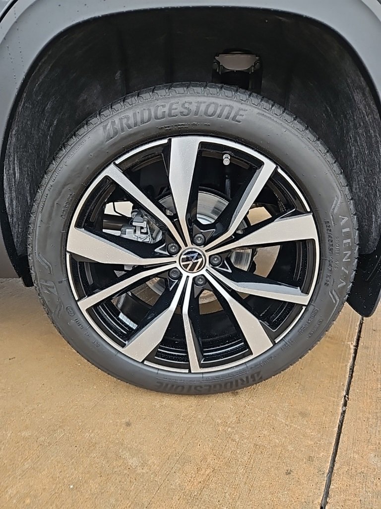 New 2026 Volkswagen Atlas Cross Sport SEL Premium R-Line image 9