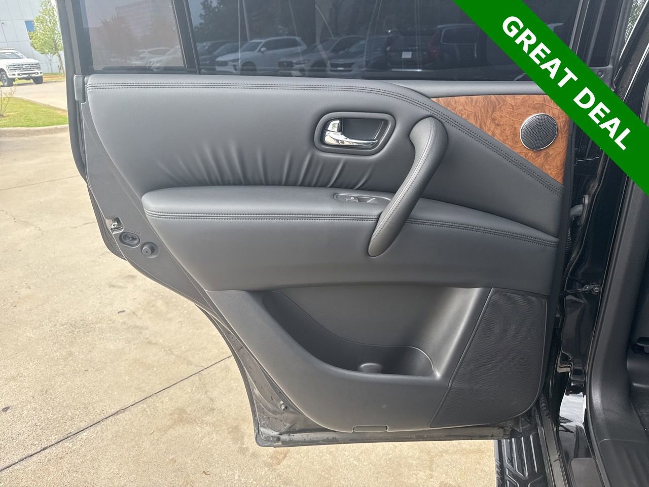 Used 2024 Nissan Armada SL w/ Captain's Chairs Package image 18