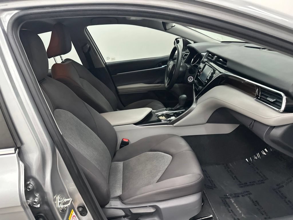 Used 2018 Toyota Camry LE FWD image 26