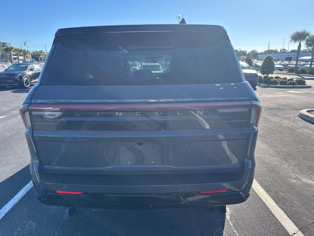 Used 2026 Lincoln Navigator Black Label w/ Black Label Special Edition AWD/4WD image 5