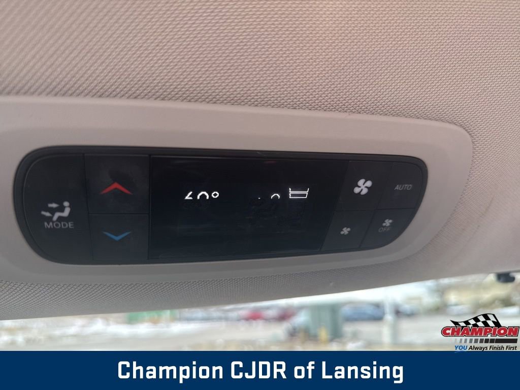 Used 2023 Chrysler Pacifica Touring-L image 36