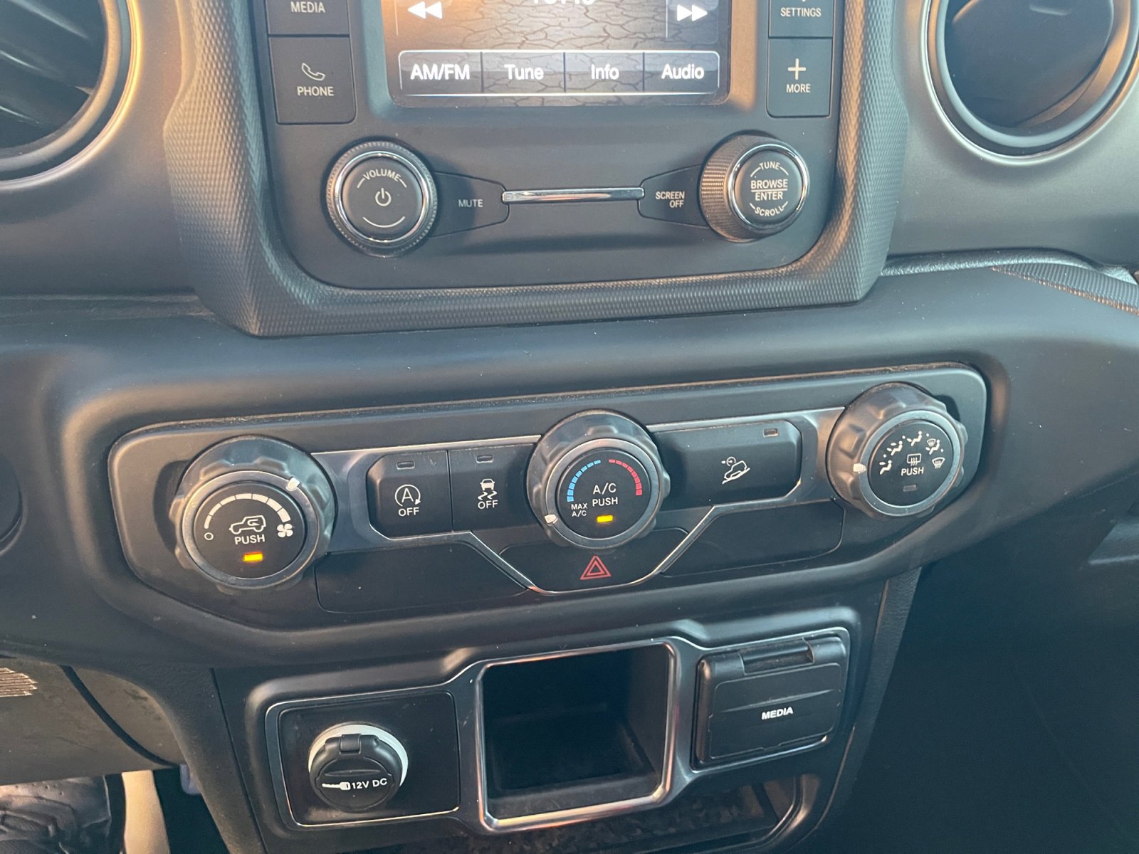 Used 2019 Jeep Wrangler Unlimited Sport image 24