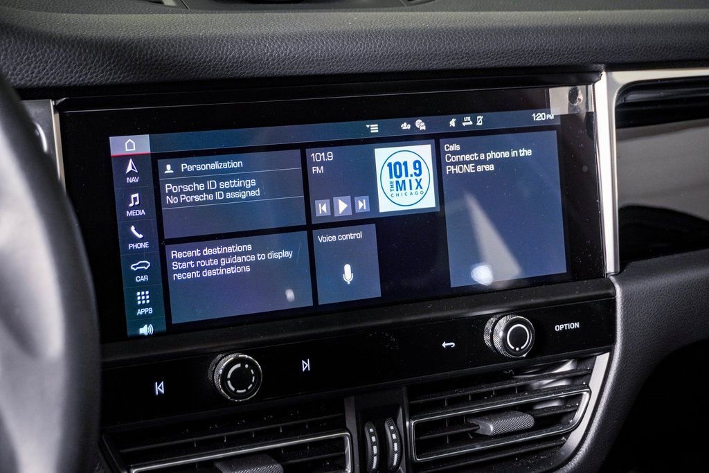 Certified 2025 Porsche Macan image 22