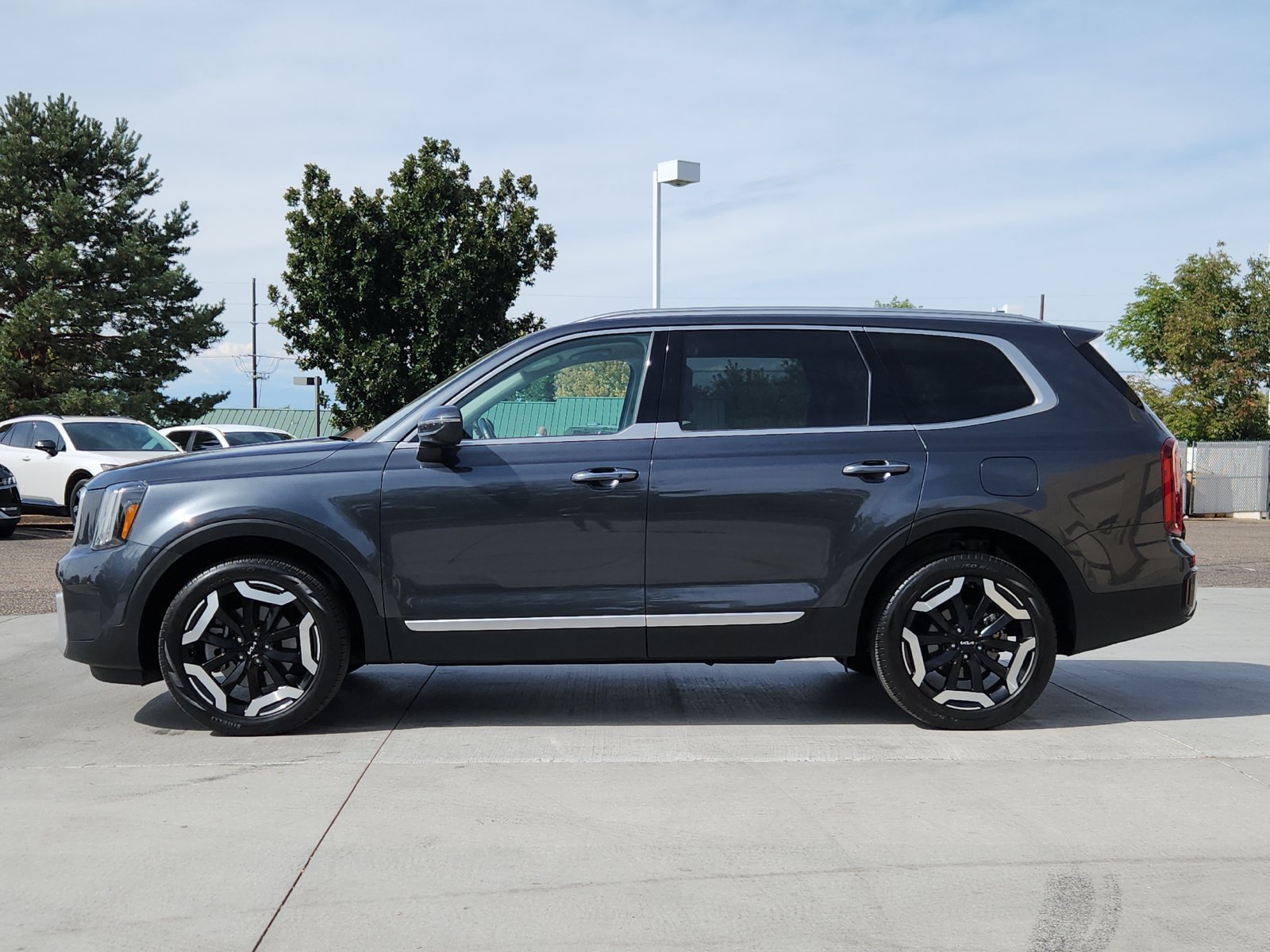 Used 2024 Kia Telluride S AWD/4WD image 2