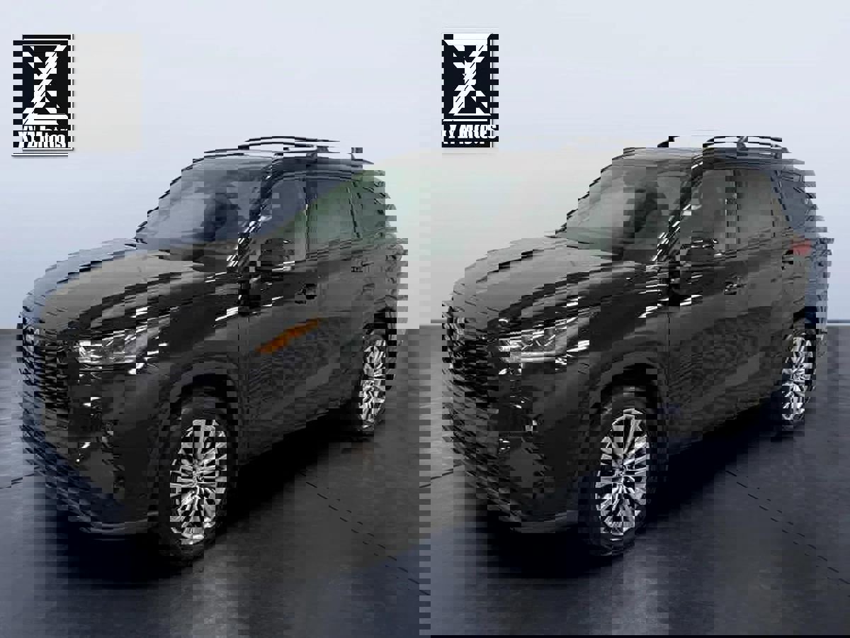 Used 2023 Toyota Highlander Limited image 1