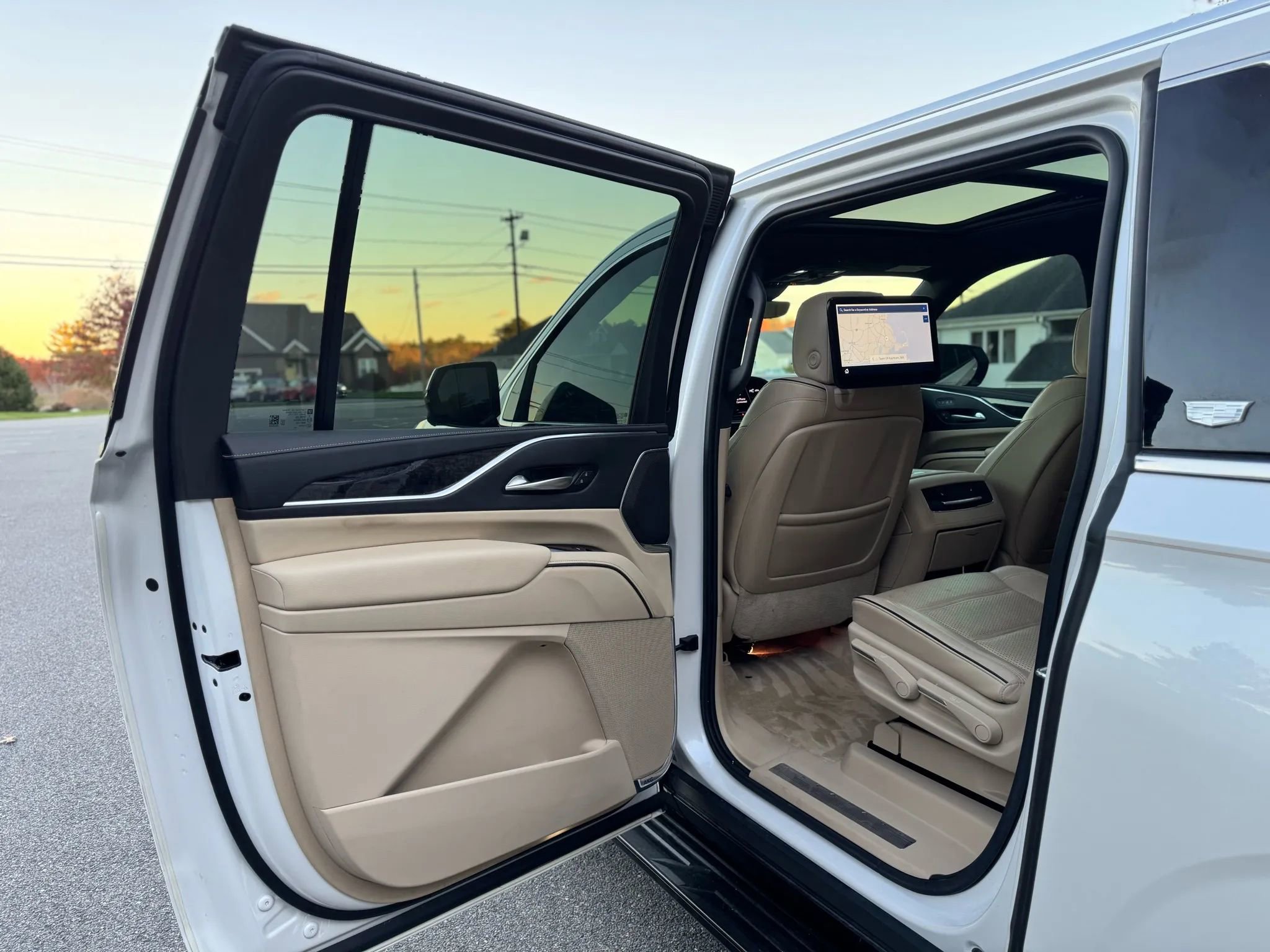 Used 2021 Cadillac Escalade ESV Premium Luxury image 13