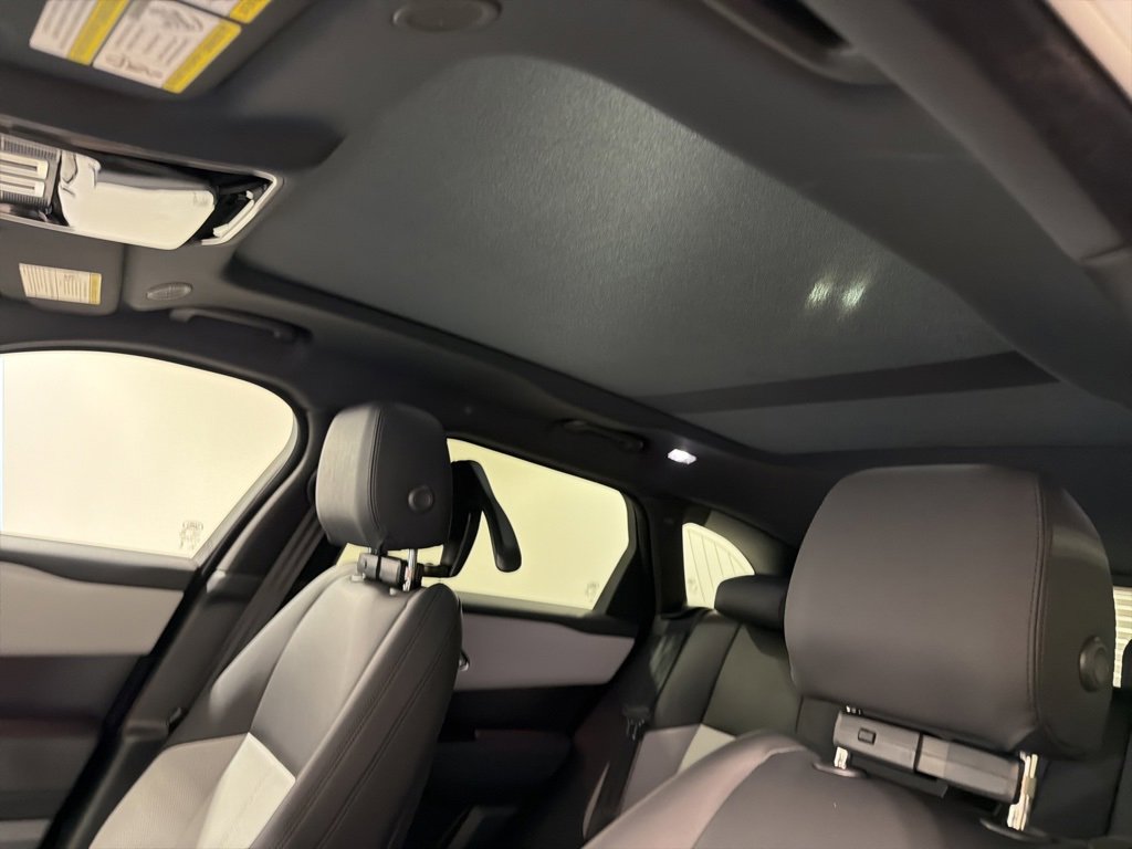 New 2026 Land Rover Range Rover Velar Dynamic SE image 19
