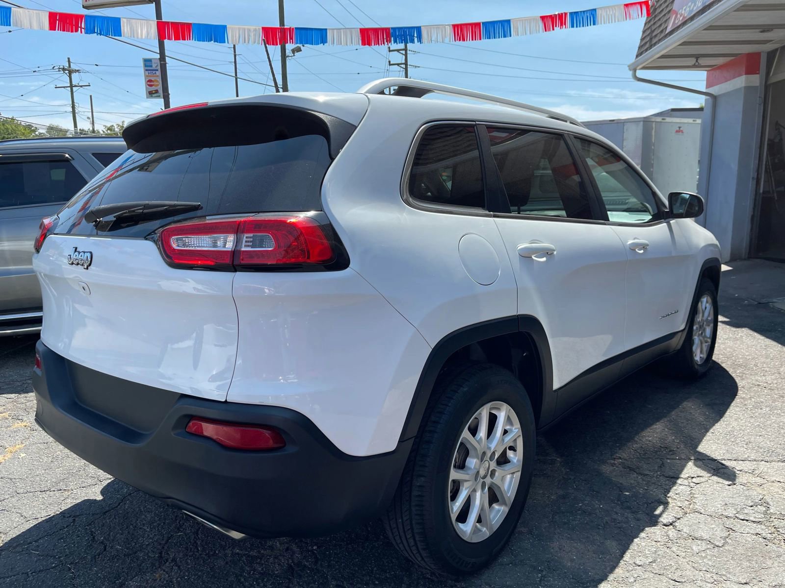 Used 2017 Jeep Cherokee Latitude w/ True North Edition image 7