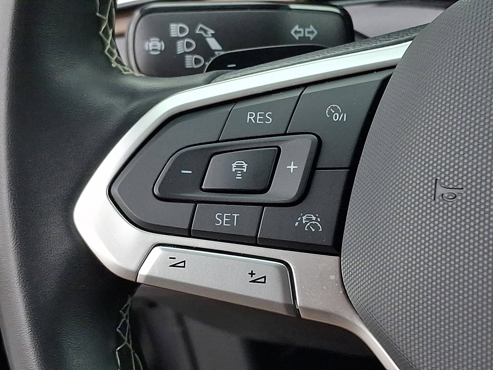 Used 2024 Volkswagen Atlas SE image 22