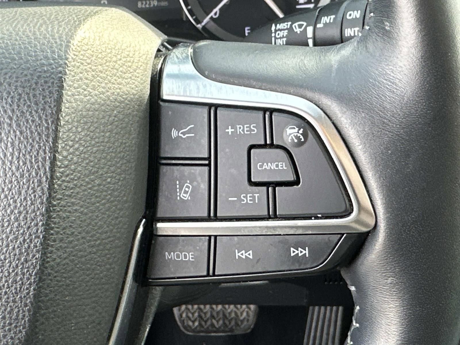 Used 2020 Toyota Highlander Limited image 23