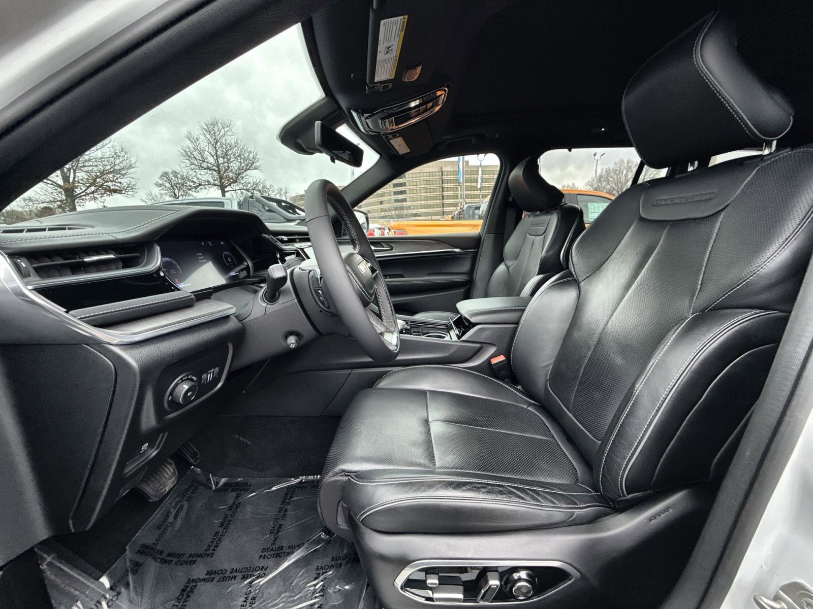 Used 2024 Jeep Grand Cherokee Overland w/ Luxury Tech Group IV image 13