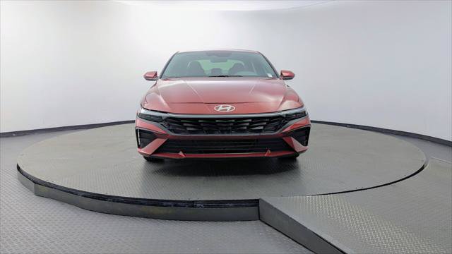 Used 2025 Hyundai Elantra SE FWD image 12