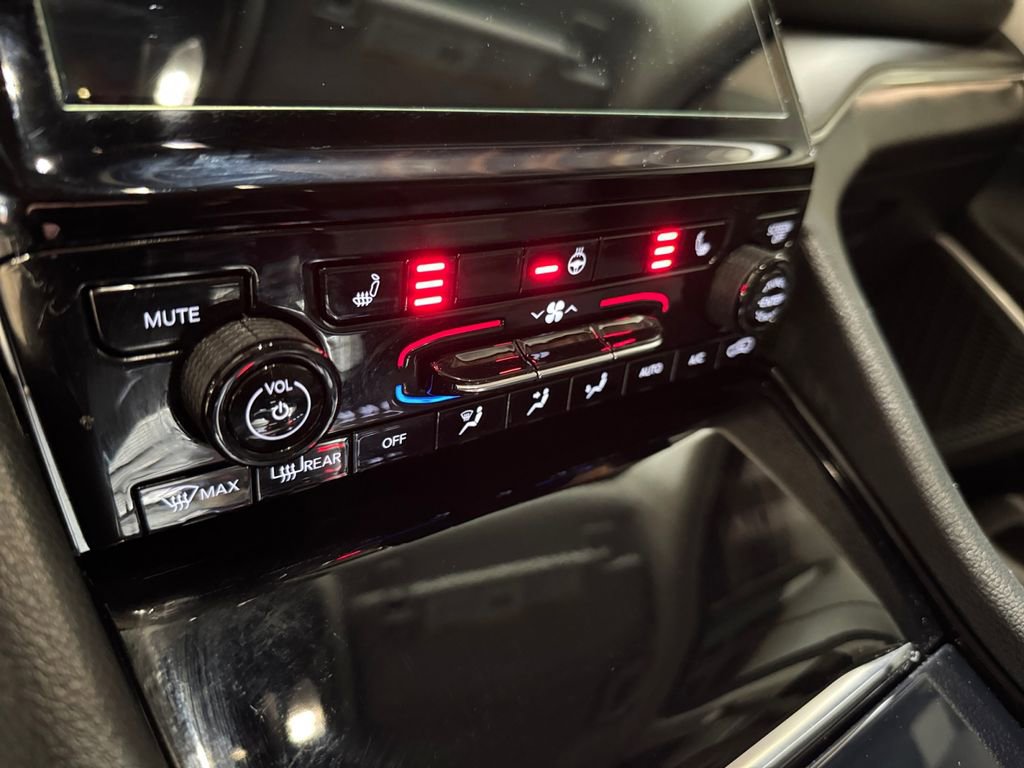 Used 2023 Jeep Grand Cherokee Limited w/ Black Appearance Package image 30