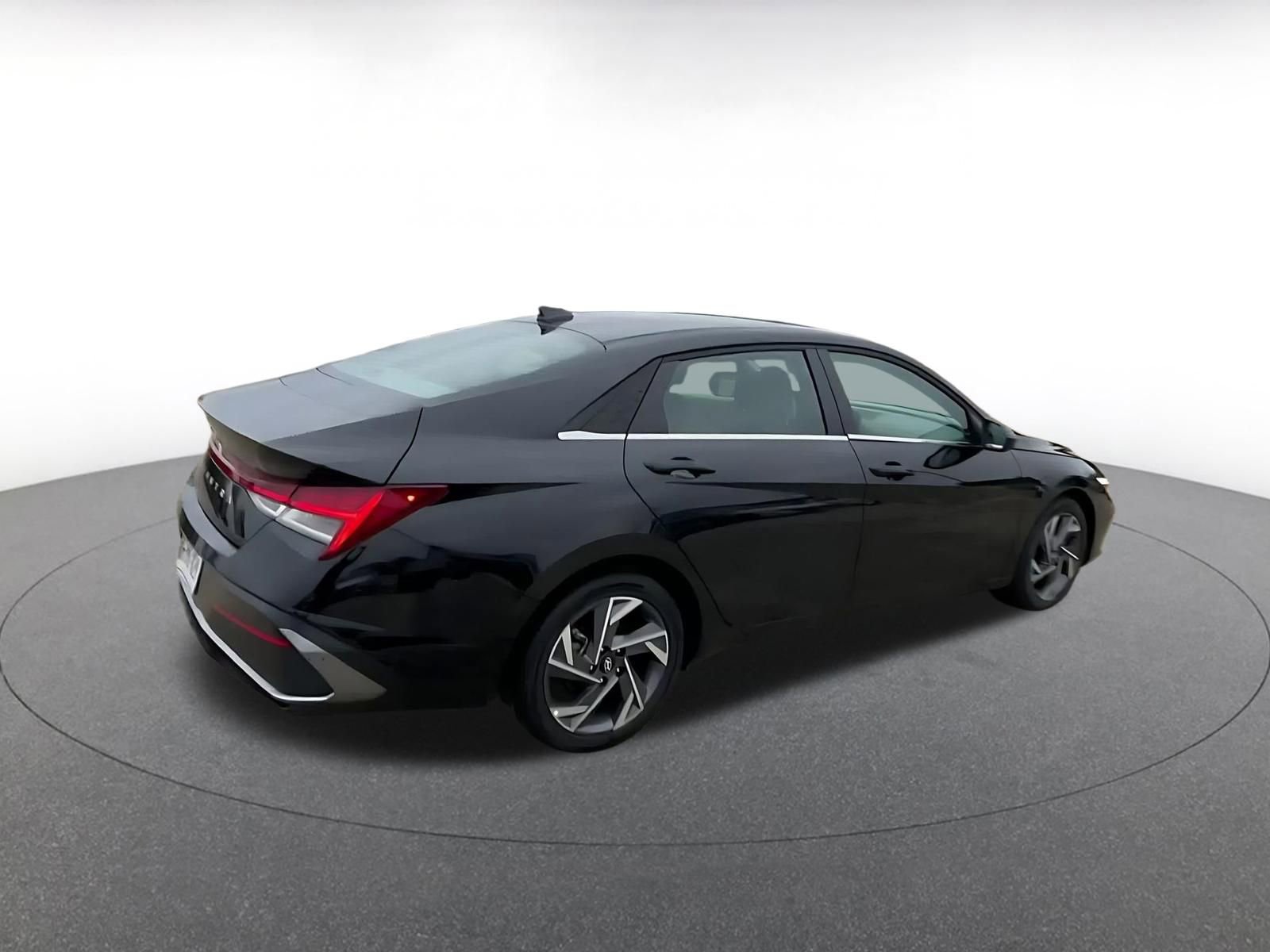 Used 2025 Hyundai Elantra SEL image 15