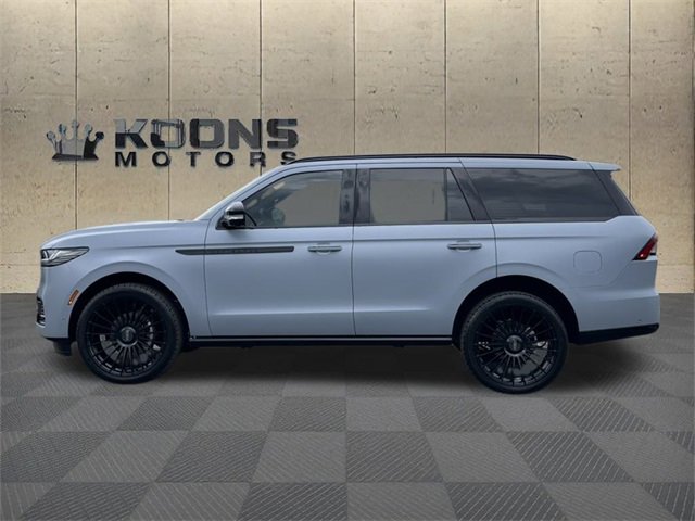 New 2025 Lincoln Navigator Reserve w/ Jet Appearance Package image 4
