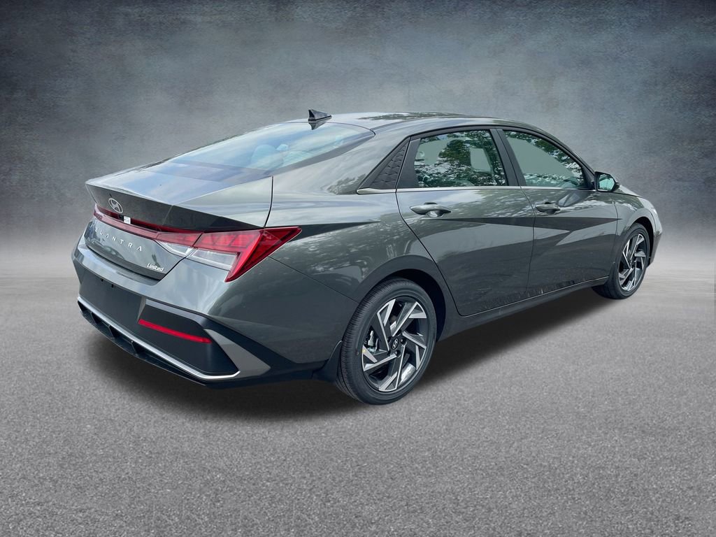New 2025 Hyundai Elantra Limited image 31