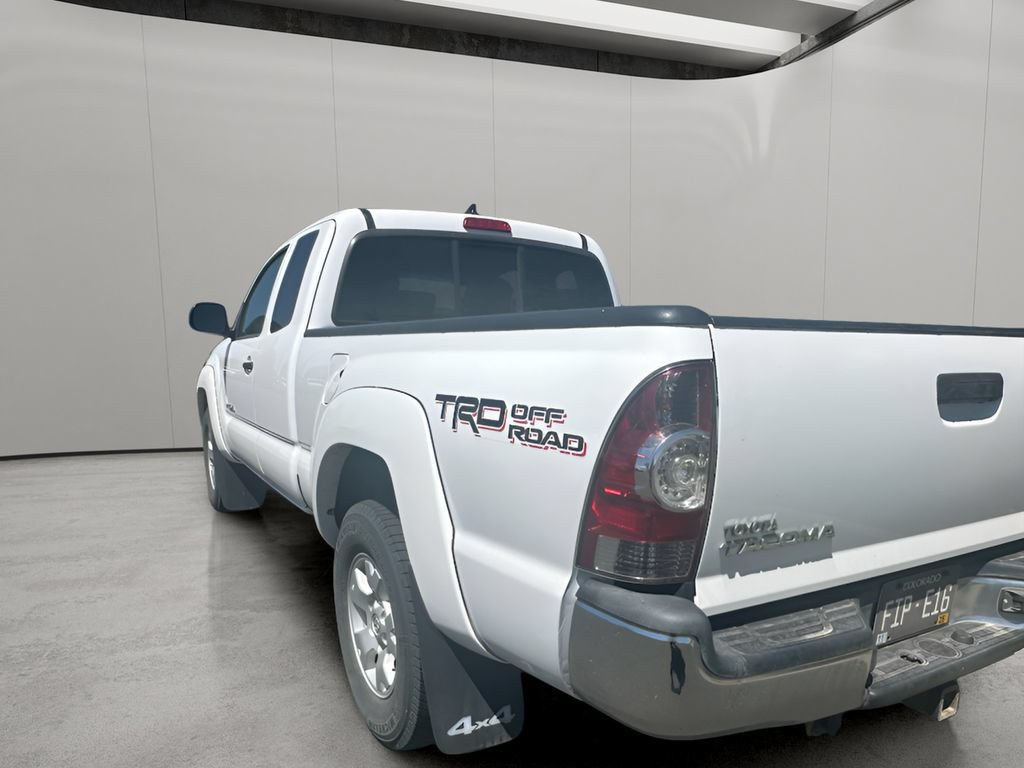 Used 2015 Toyota Tacoma 4x4 Access Cab V6 w/ TRD Off-Road Package image 4