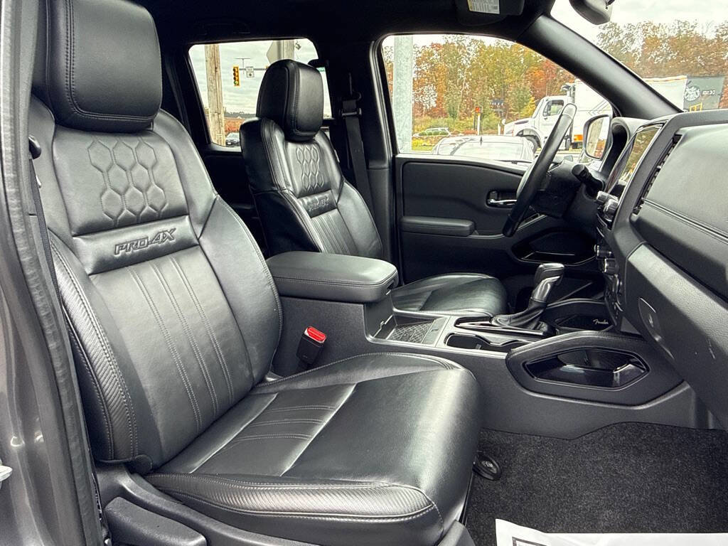 Used 2022 Nissan Frontier PRO-4X image 12