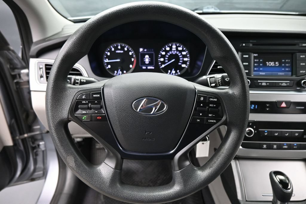 Used 2015 Hyundai Sonata SE w/ Option Group 09 FWD image 11