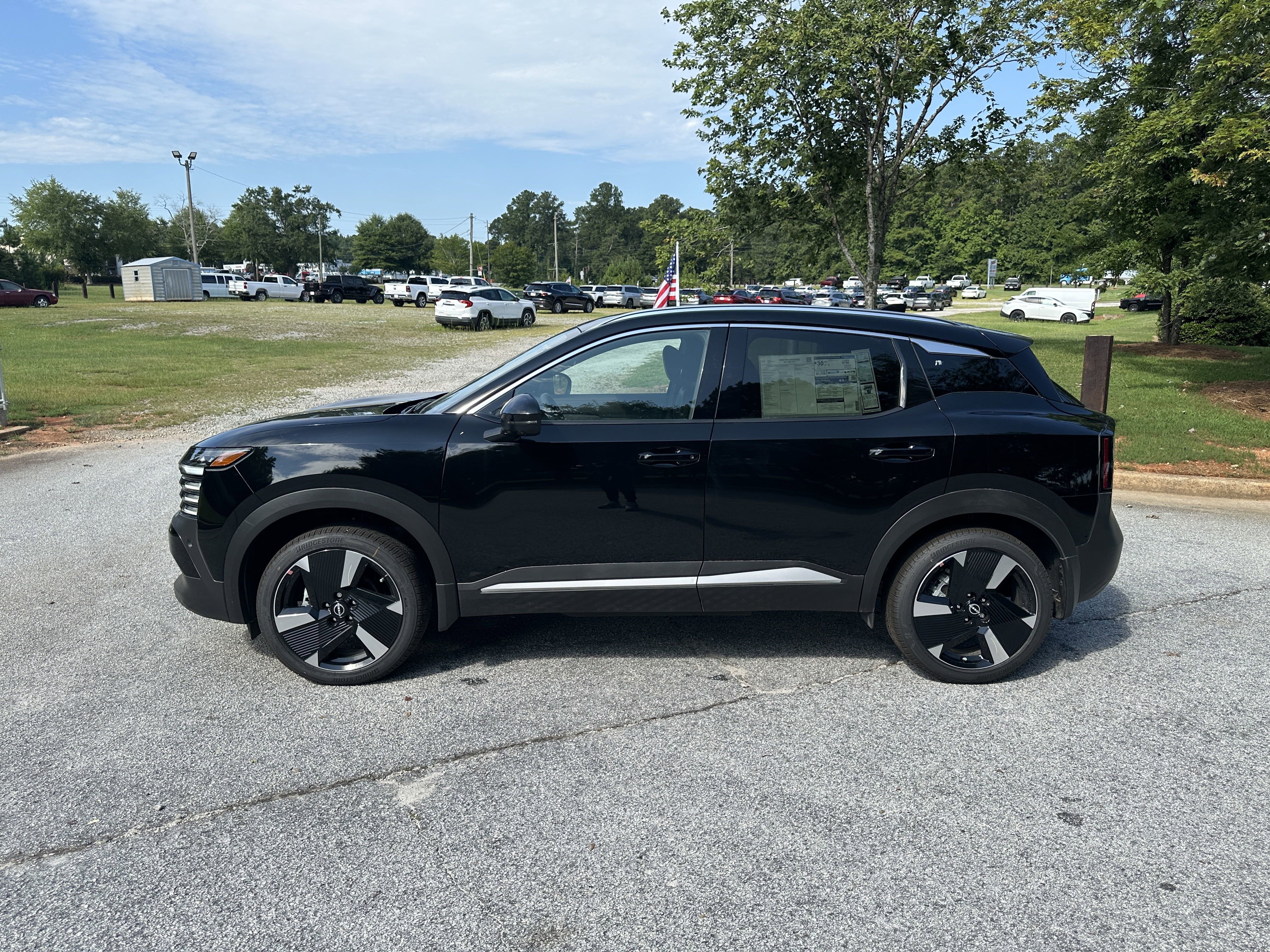 New 2025 Nissan Kicks SR image 8