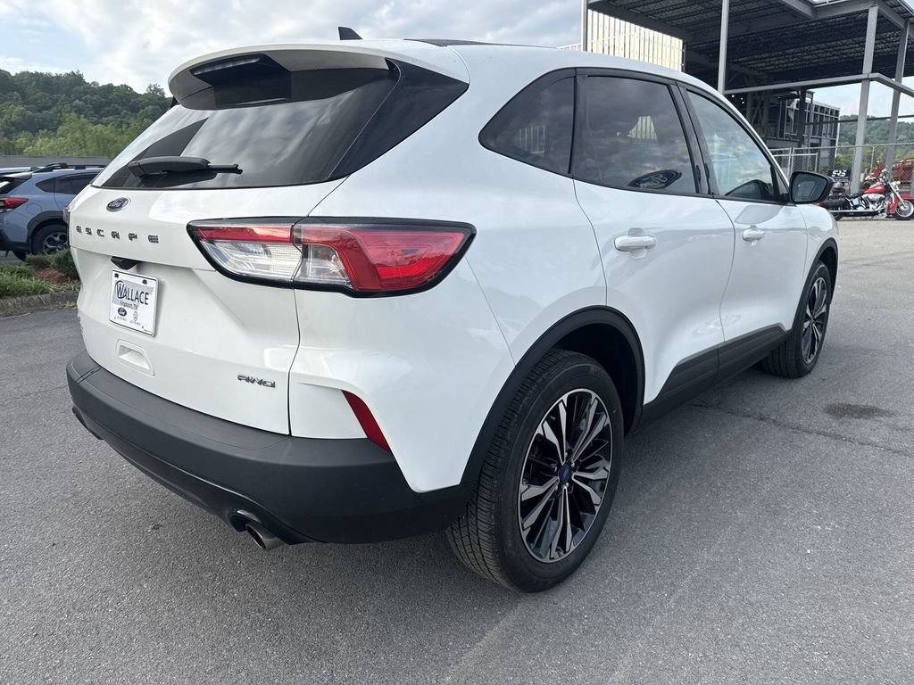 Used 2022 Ford Escape SE w/ SE Sport Appearance Package AWD/4WD image 4