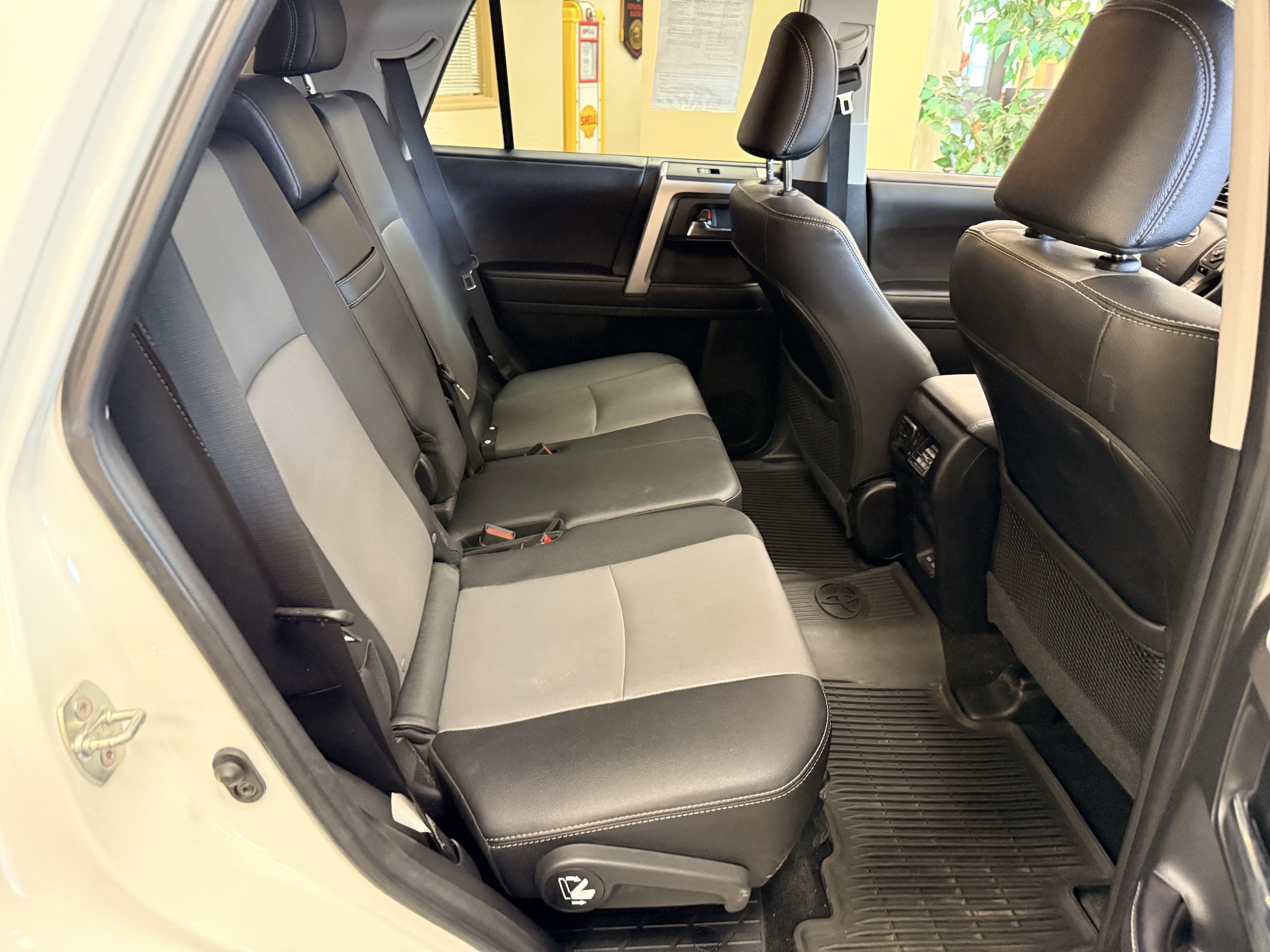 Certified 2024 Toyota 4Runner SR5 Premium w/ Moonroof Package AWD/4WD image 32