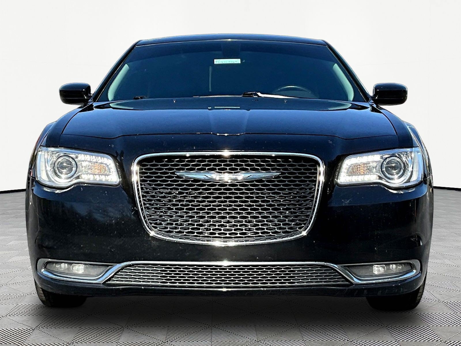 Used 2015 Chrysler 300 Limited w/ Driver Convenience Group RWD image 2