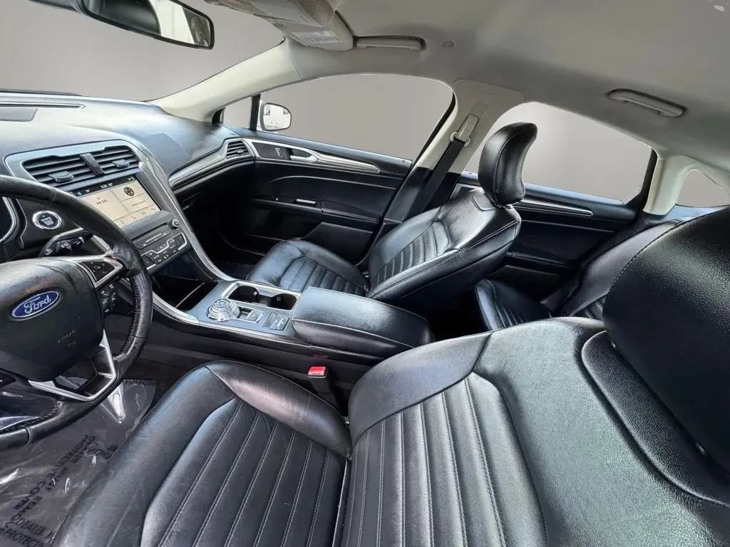 Used 2018 Ford Fusion SE w/ Equipment Group 602A FWD image 12