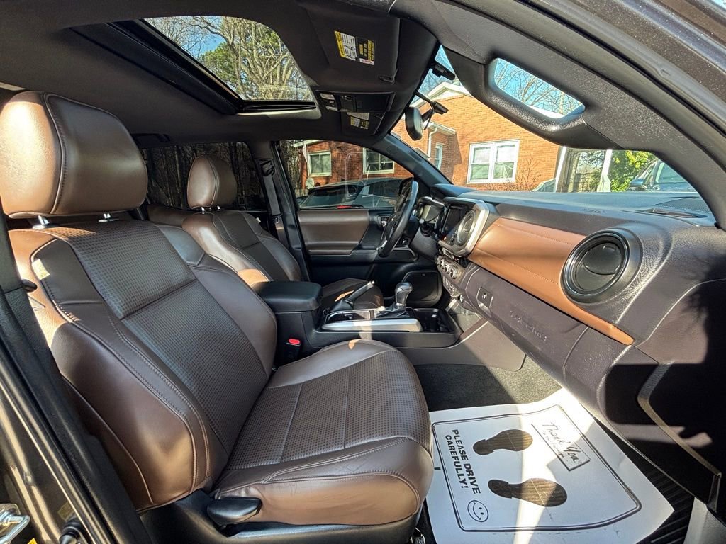 Used 2016 Toyota Tacoma Limited w/ Exterior Package image 15