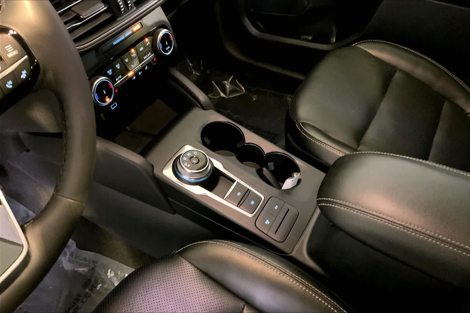 Used 2022 Ford Escape SEL w/ Technology Package FWD image 17