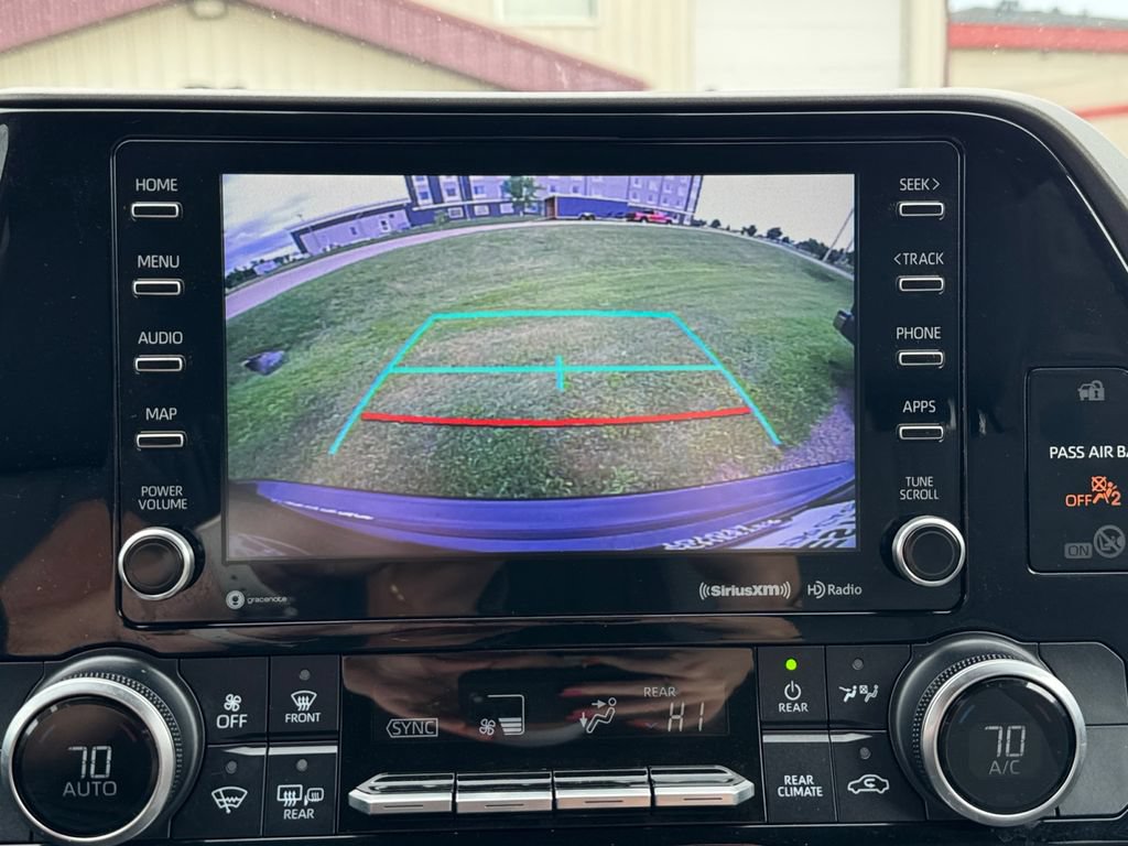 Used 2021 Toyota Highlander LE AWD/4WD image 22