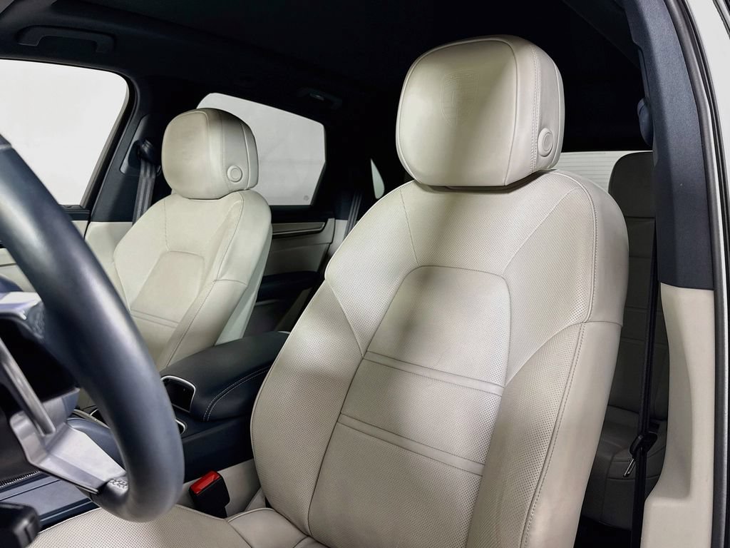 Certified 2023 Porsche Cayenne Platinum Edition AWD/4WD image 5